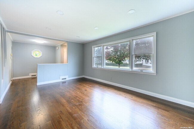 Building Photo - 24 Ashwood Rd