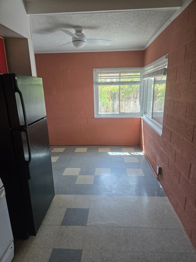 Building Photo - 1305 Phillips Ave