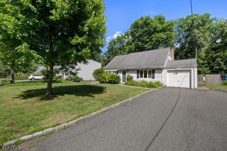 42 Woodcrest Dr, Livingston, NJ 07039 House Rental in Livingston, NJ