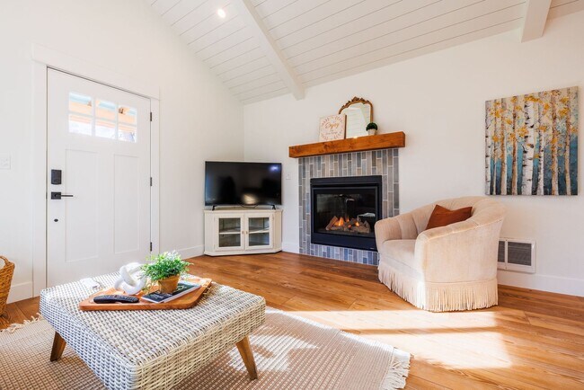 Foto del edificio - Beautifully remodeled bungalow