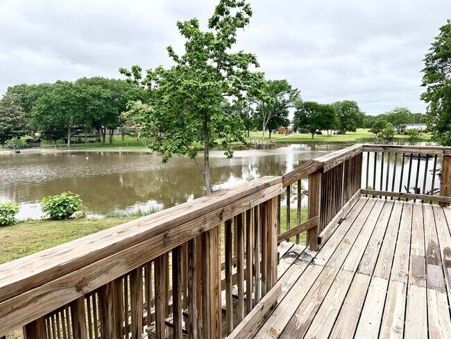 Building Photo - CHARMING HOUSE ON LAKE MEXIA