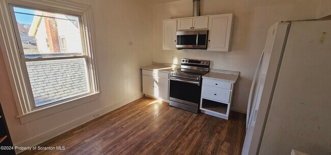 Foto del edificio - 1319 Washburn St