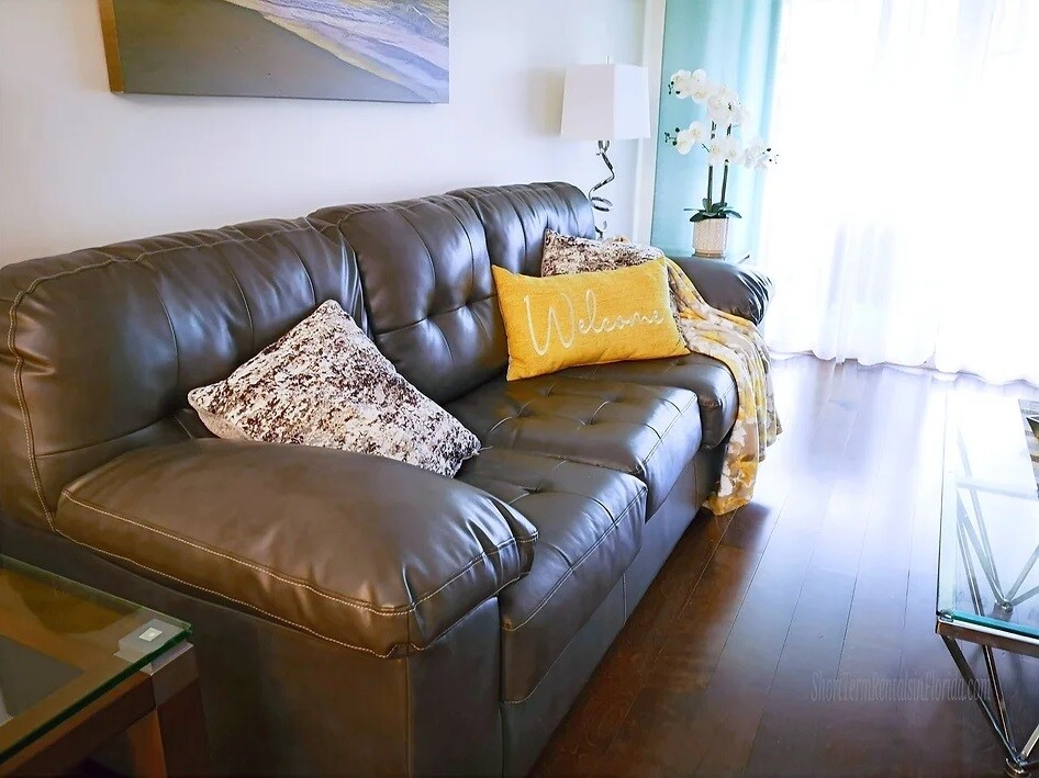 Comfortable Living Room - 1433 S Belcher Rd