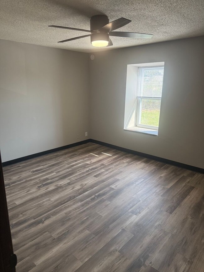 Building Photo - Comfortable 2BR Apartment in SW CoMo