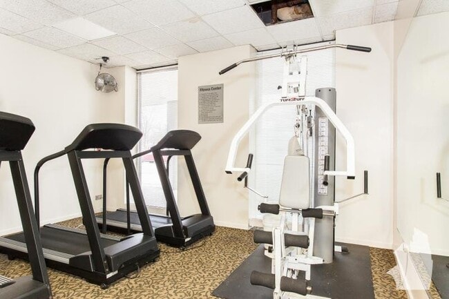 Photo - 4600 N Clarendon Ave Apartment