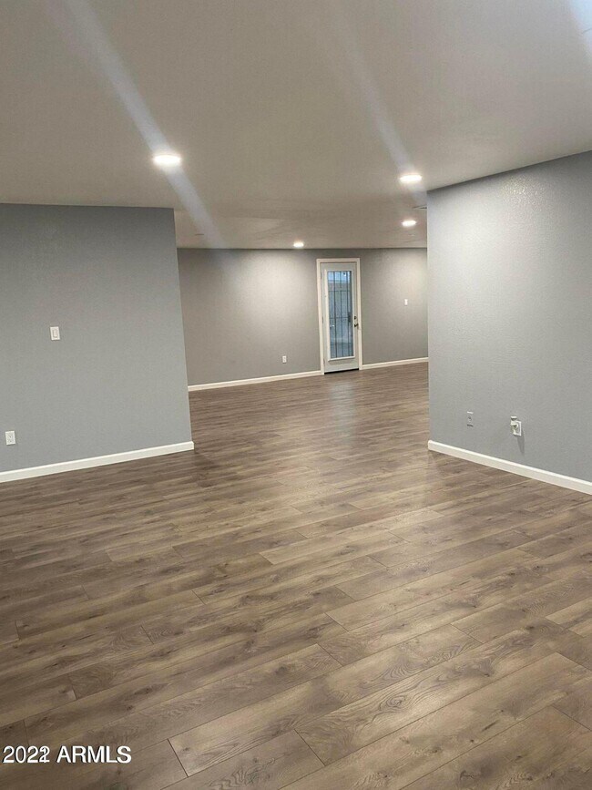 Building Photo - 3937 E Captain Dreyfus Ave