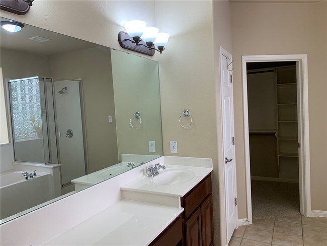 Foto del edificio - 16304 Almaden Dr