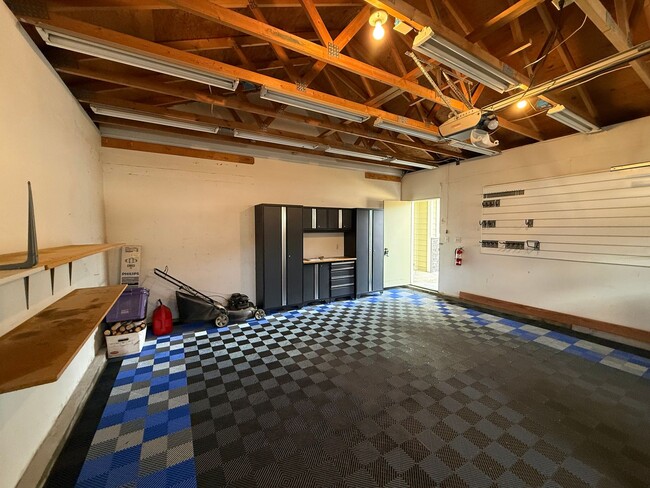 Building Photo - Spacious Home Near Bear Creek with Flexible Layout & Private Backyard