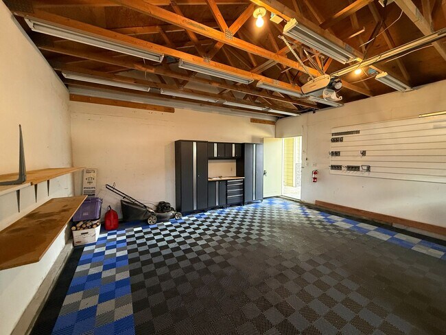 Foto del edificio - Spacious Home Near Bear Creek with Flexible Layout & Private Backyard