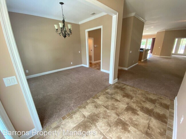 Foto del edificio - 4 br, 3 bath House - 6680 Castlewood Street