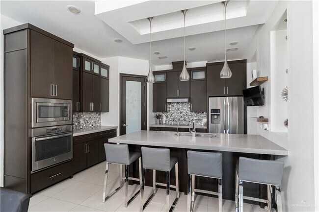 Building Photo - 26 El Jardin St