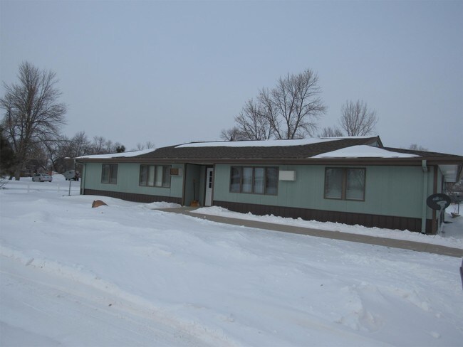 Building Photo - 315 School Ave