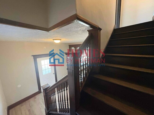Building Photo - Five Bedroom House | 2 Full Bath | Move In...