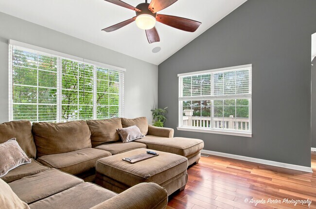 Foto del edificio - 649 S Parkside Dr