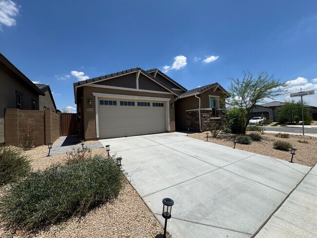 Building Photo - BRAND NEW 5 BEDROOM HOME IN COPPERLEAF IN ...