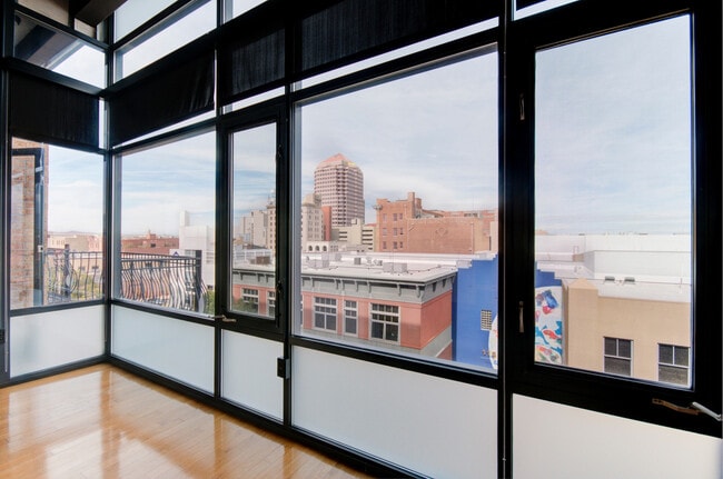 Building Photo - Luxury Gold Lofts! Bright Open Floor Plan with City Views-Secure Parking