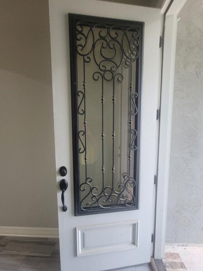 Foto del edificio - 724 Fir Wood Ln