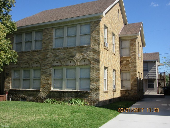 Foto del edificio - 1 br, 1 bath Duplex - 2715 Cleburne St Apt...