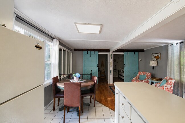 Building Photo - 8045 Sarah Thomas Rd