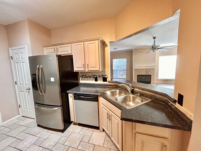 Foto del edificio - 4501 N Youngs Blvd