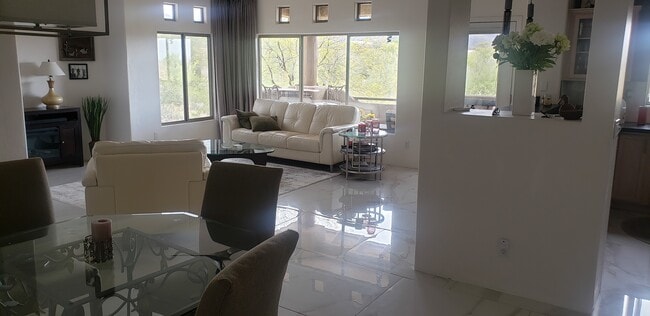 Building Photo - 8880 E Paraiso Dr