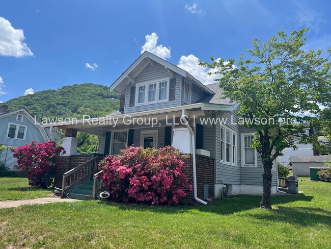Foto del edificio - Beautiful House, Close to the Greenway and...