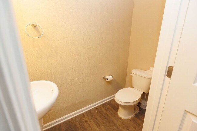Foto del edificio - 3 Bedroom 2.5 bath home near Downtown with...