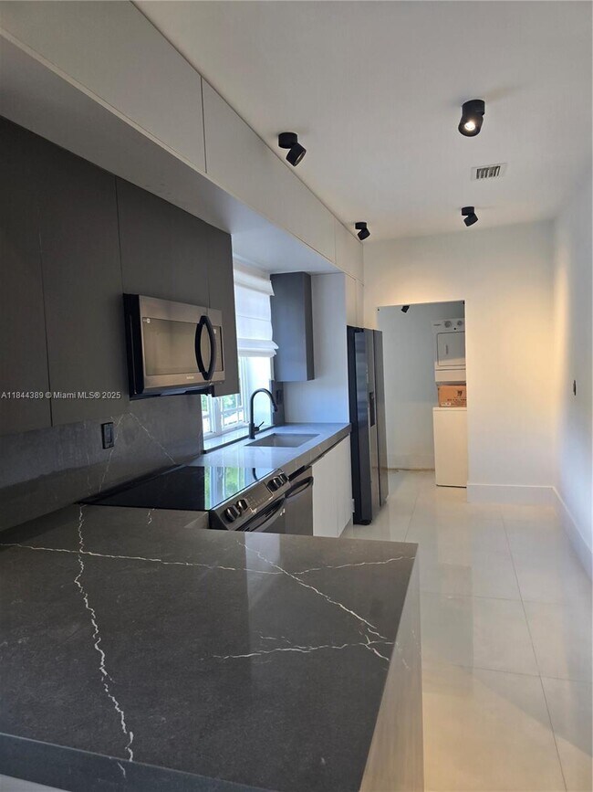 Foto del edificio - 1033 Tyler St