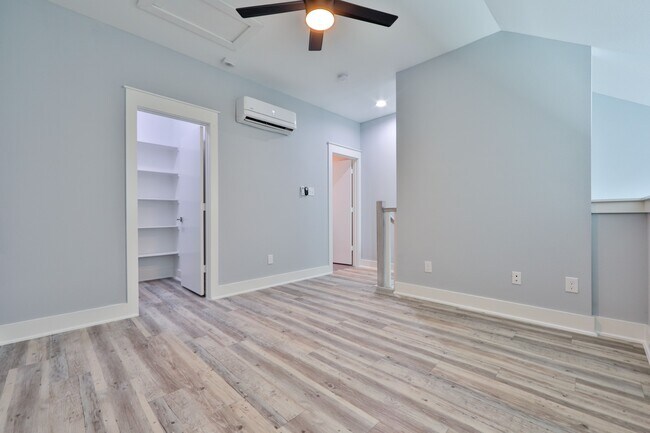Foto del edificio - 715 W 13th St
