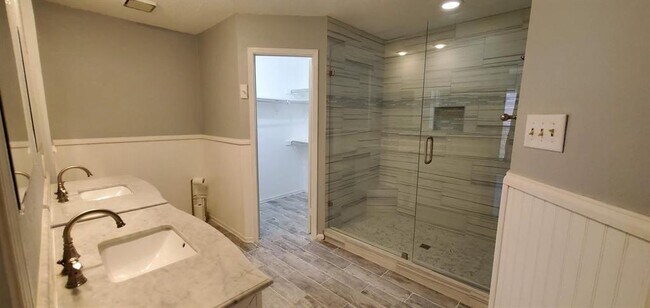 Foto del edificio - 316 Teakwood Ln