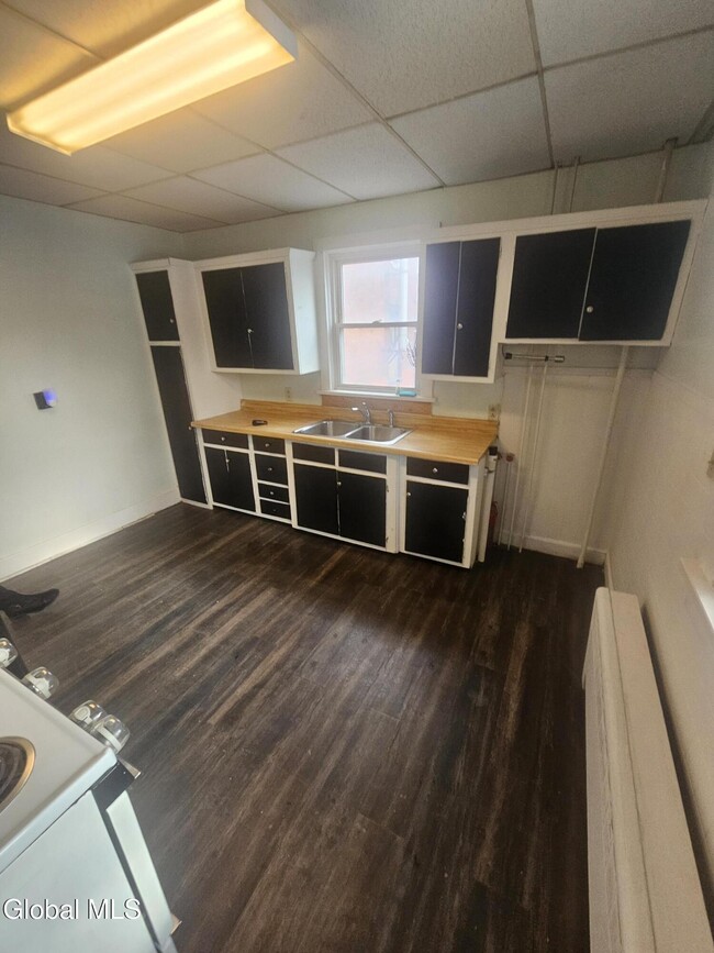 Building Photo - 40 Main St