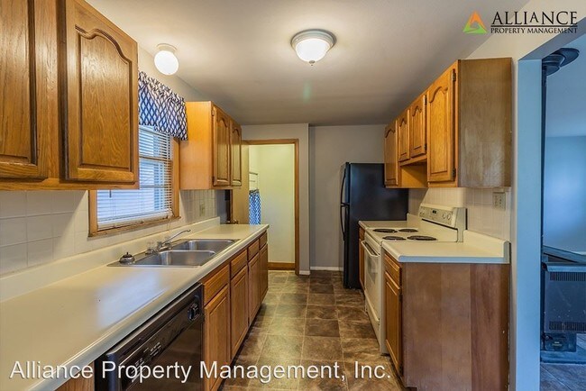 Foto del edificio - 3 br, 2 bath House - 2421 Brockman St