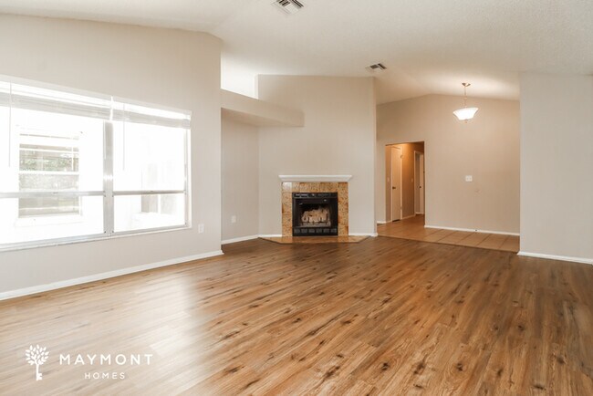 Foto del edificio - 15155 Nighthawk Dr