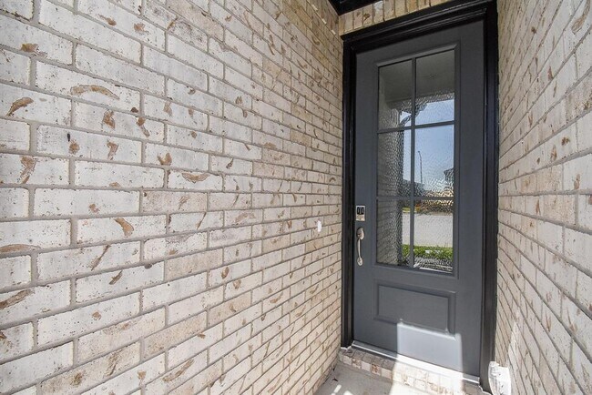 Foto del edificio - 9511 Honey Run Ln