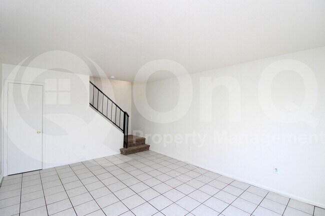 Building Photo - 4017 W Reade Ave