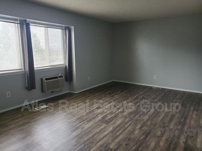 Building Photo - 522 Comanche Village Dr