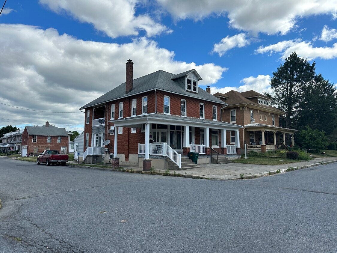 101 E Washington St Unit B, Fleetwood, PA 19522 Apartments in