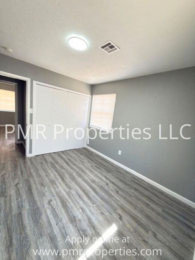 Foto del edificio - 5425 NW Kinyon Ave