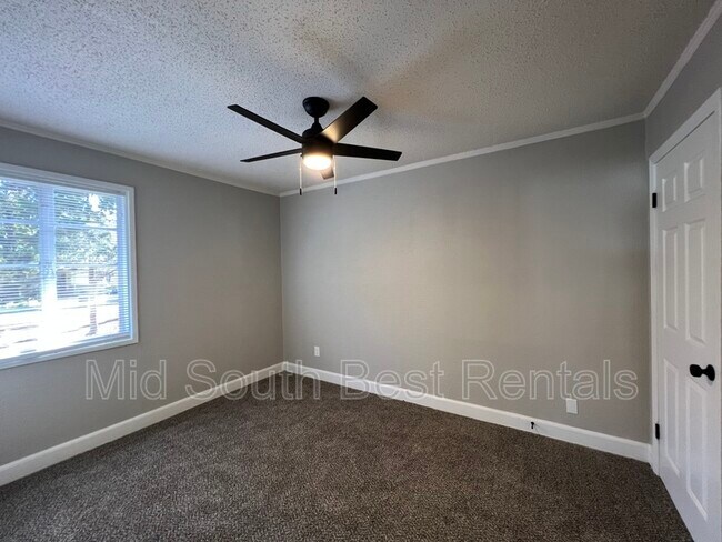 Foto del edificio - 1581 Rebecca St