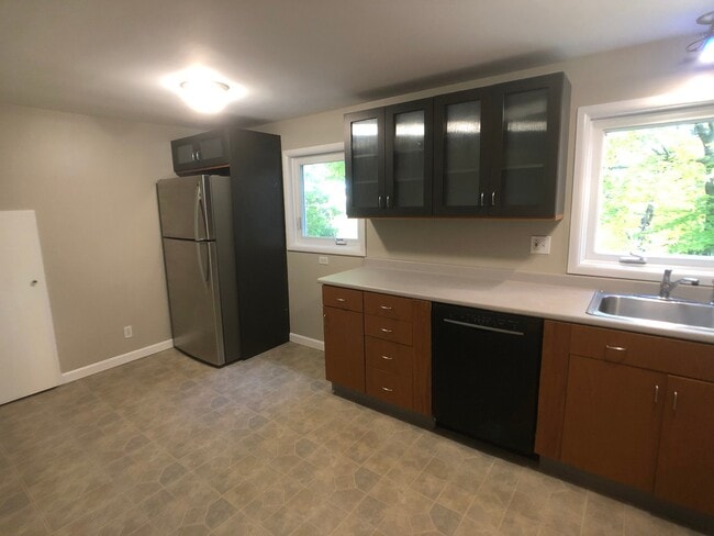 Building Photo - 36 Rivermount Terrace