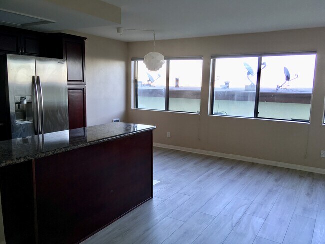Foto del edificio - 741 W 24th St
