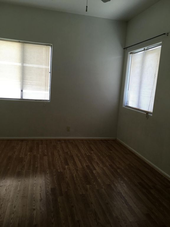 Foto del edificio - FOR RENT