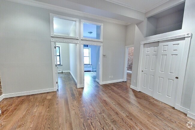 Building Photo - 138 E 16th St