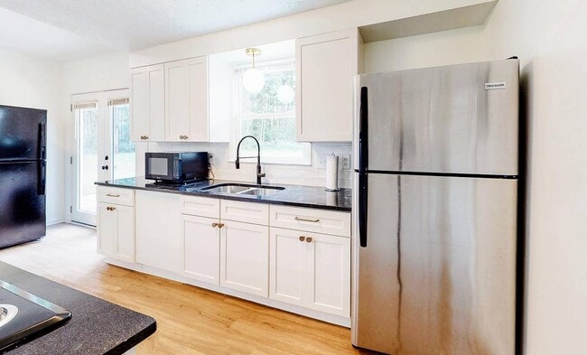 Building Photo - 7495 Helms Ct