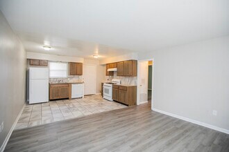 Building Photo - 1309 S Washington Ave