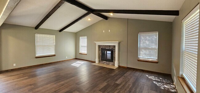 Foto del edificio - Updated 2-story home available for rent. *...