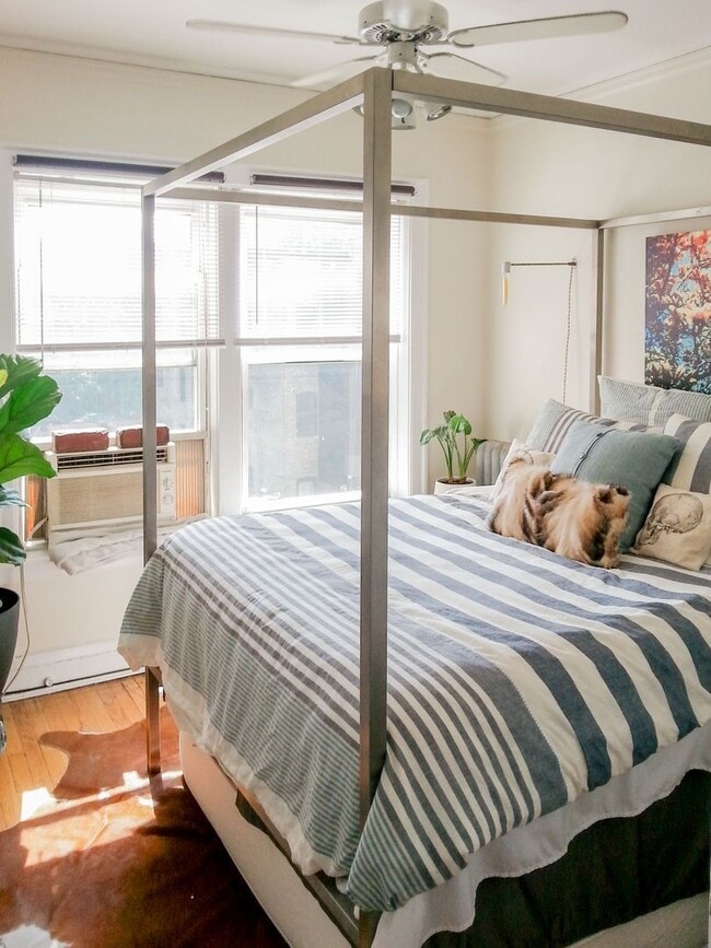Interior Photo - 3912-28 N. Pine Grove