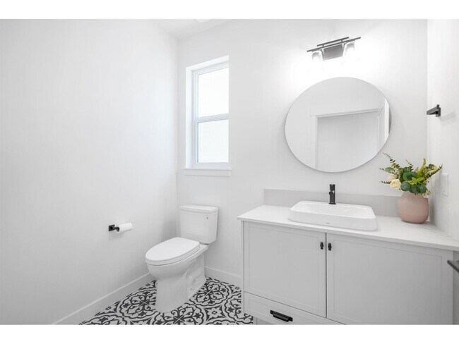 Photo du bâtiment - 19677 75B Ave