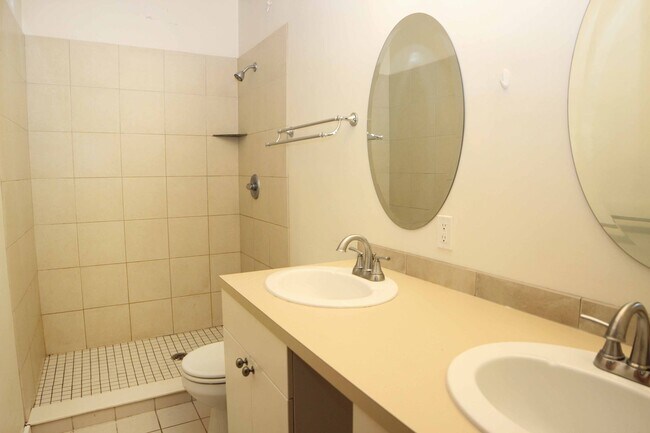 Foto del edificio - 637 Mathews St