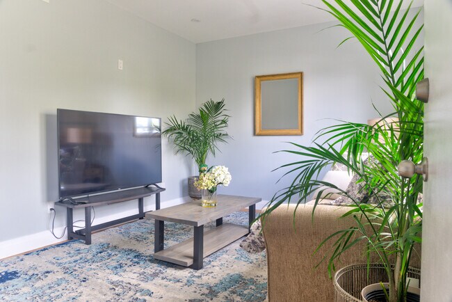 Living room - 742 Janette Av